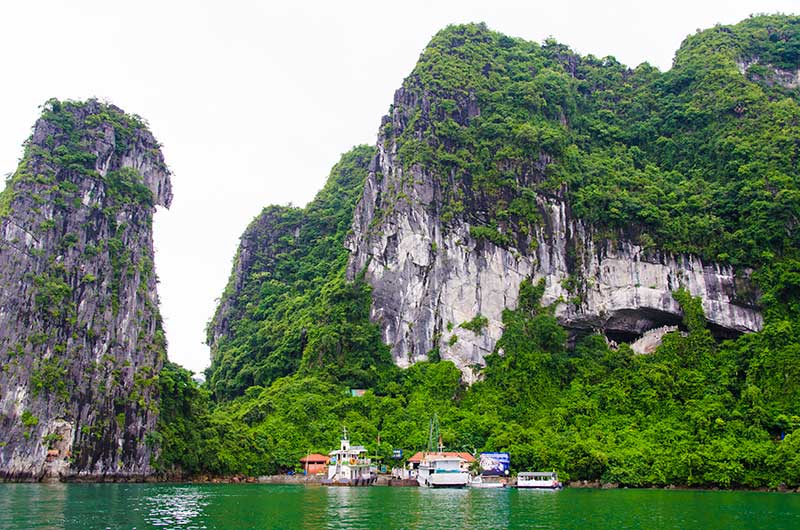 37 - Vietnam - Bahia de Halong - cueva Hang Sung Sot o cueva del Aturdimiento - entrada
